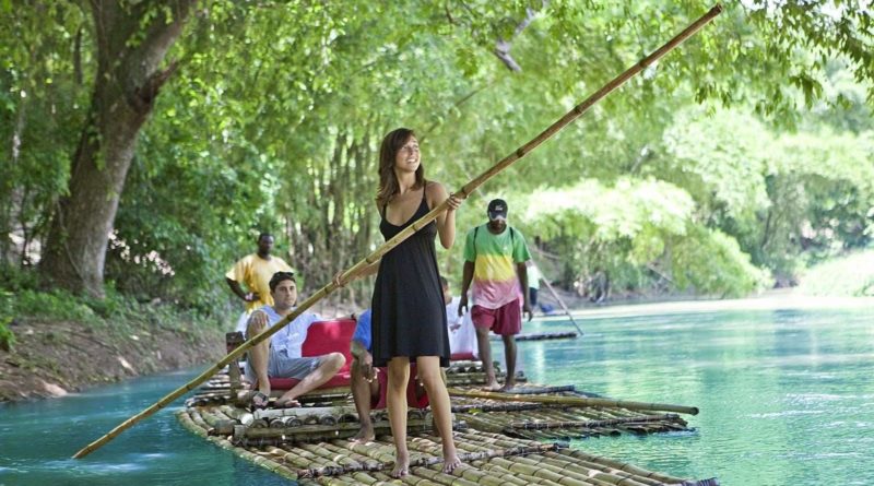 tourist rafting on rio grande river